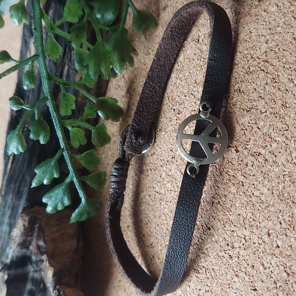 B927 Rustic Thin Leather Bracelet With Silver Peace Sign & Button Back Closure